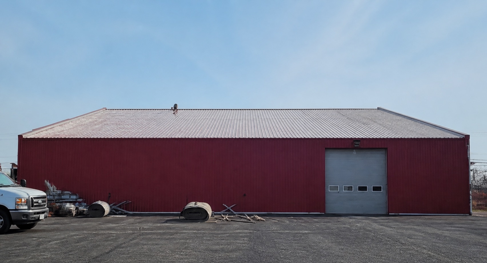 Après — bâtiment commercial, façade et toiture